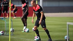 The player's height is 189cm | 6'2 and his weight is 83kg | 183lbs. Vfb Stuttgart Holger Badstuber