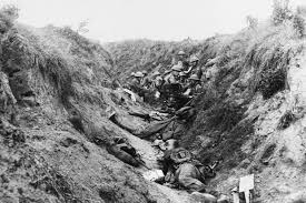 Au lendemain de la guerre, les puissances alliées et les empires centraux comptent leurs morts, leurs blessés, leurs soldats rentrés estropiés ou la « gueule cassée ». Premiere Guerre Mondiale Resume De La Grande Guerre 1914 1918