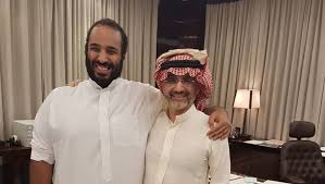 أول مرة واحدة سعودية تعطيني إبرة. Ø§Ù„ÙˆÙ„ÙŠØ¯ Ø¨Ù† Ø·Ù„Ø§Ù„ ÙŠØªÙ„Ù‚Ù‰ Ø¶Ø±Ø¨Ø© Ù‚Ø§Ø¶ÙŠØ© Ø¨Ø¹Ø¯Ù…Ø§ Ø¬Ø±Ø¬Ø±Ù‡ Ù…Ø­Ù…Ø¯ Ø¨Ù† Ø³Ù„Ù…Ø§Ù† ÙÙŠ Ø§Ù„Ø±ÙŠØªØ² ÙˆØ£ÙˆØµÙ„Ù‡ Ù„Ù„Ù‡Ø§ÙˆÙŠØ©