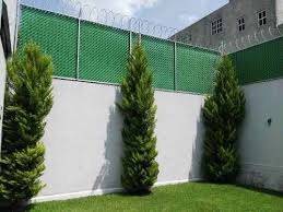 Cinta Plastica Rompevientos Malla Ciclonica Alta Resistencia 51 00 Muros De Jardin Valla De Patio Jardines