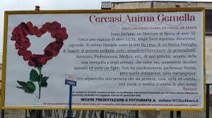 Napoli, lannuncio del cuore solitario sui manifesti 6x3: «Cercasi donna di  sani principi per matrimonio e figli» | Corriere.it