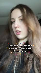 Gars Aux Cheveux Longs Noirs Yeux Bleu