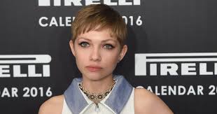 Tavi Gevinson Is in a David Bowie–Inspired Instagram Series, Which Is  Apparently a Thing Cool Young People Are Making Now