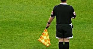 Sebagai seorang wasit, ada beberapa tugas dan kewajiban wasit dalam permainan, yaitu: Berapa Wasit Dalam Permainan Sepak Bola