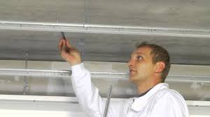 Pavaroc matériel materialien und systeme für brandschutzund akustikdecken. Montagevideo Verdecktes System Abgehangte Decken Von Knauf Amf Youtube