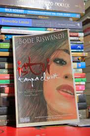 Tuliskan tiga judul buku kumpulan cerita pendek dan pengarangnya. Judul Buku Kumpulan Cerita Pendek Dan Pengarangnya V Carta De