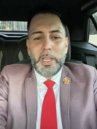 Amazon.com: Sunny Home Men's Floral Golden Flower Lapel Stick Brooch Pin  for Suit : Clothing, Shoes & Jewelry