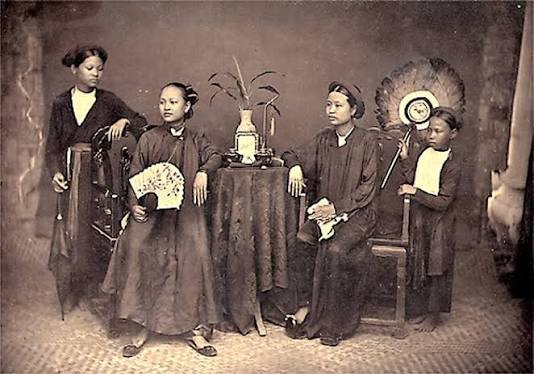 Áo ngũ thân – Năm thân áo, một dáng Việt