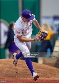 Folge deiner leidenschaft bei ebay! Lsu Tigers Out Antoine Duplantis Runs Down A Fly Ball During A Game News Photo Getty Images