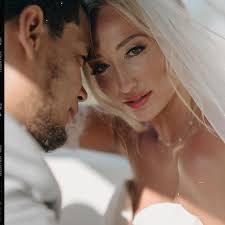 A small souvenir of what Katherine and Mike's wedding meant to them, their  family and friends. Congratulations, guys, may that energy and love that  you radiated in your party continue to enlighten