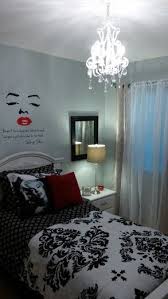 The photo below shows another view of the window that was broken by ralph greenson (on the bookcase and dresser in the photos below are in the exact same location that marilyn placed her bed when this was her bedroom. Marilyn Monroe Theme Bedroom Marilyn Monroe Bedroom Bedroom Themes Marilyn Monroe Room