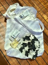 Cuffia da bagno rosso papavero degli anni '50 o '60 con tutti i fiori. I Meravigliosi Anni Delle Cuffie Da Bagno Di Gomma Le Chicche Chic