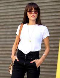 Changer de coupe de cheveux n'est pas une mince affaire. Frange Droite Sur Cheveux Longs 20 Facons De Porter La Frange Droite Avec Style Elle