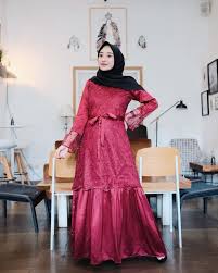Dress brokat ini biasanya dibuatdengan menyertakan kain pelapis atau furing di dalamnya. 25 Model Dress Brokat Pas Banget Buat Iring Iring Pengantin