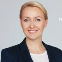 Evelyn Mohr's Instagram, Twitter & Facebook