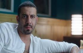 قال الفنان المصري محمد فراج، إنه يعتبر فيلم الممر الأقرب إلى قلبه مع عدد قليل من الأعمال الفنية التي قدمها، مشيرا إلى أنه فخور بالتعاون مع كوكبة من النجوم. Ù…Ø­Ù…Ø¯ ÙØ±Ø§Ø¬ Ø£Ø¯ÙŠØª ÙÙŠ ÙÙŠÙ„Ù… Ø§Ù„Ù…Ù…Ø± Ø´Ø®ØµÙŠØ© Ù‚Ù†Ø§Øµ ØµØ¹ÙŠØ¯ÙŠ ÙˆØ§Ù„Ù„Ù‡Ø¬Ø© Ù…Ø§Ø²Ø§Ù„Øª ØªÙ„Ø§Ø²Ù…Ù†ÙŠ Ø­ØªÙ‰ Ø§Ù„Ø¢Ù† Ø¨ÙˆØ§Ø¨Ø© Ø§Ù„Ø£Ù‡Ø±Ø§Ù…