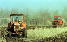 ~experiența ca mecanic pentru utilaje agricole este necesară si constituie un avantaj; Romania MeseriasÄ De Ce Se Inscriu Femeile La Scoala De Tractoristi