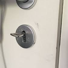 Der schlüssel steckt unerreichbar von innen, und das badewasser läuft. Wie Kann Ich So Machen Dass Man Die Tur Nichht Mehr Von Aussen Aufmachen Kann Schlussel