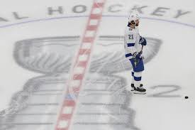 Direction d'une 25e coupe stanley. Le Tampa Bay Lightning Prend L Avantage Contre Les New York Islanders En Demi Finale Des Play Offs De La Coupe Stanley L Equipe