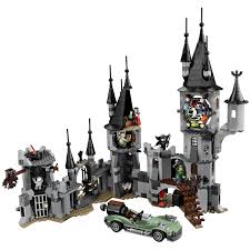 Amazon Com Lego Monster Fighters Vampyre Castle 9468 Toys Games Lego Halloween Lego Vampire Lego Castle