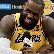 Los Angeles Laker point guard LeBron James ends the game with 40 points, 7  rebounds, 7 assists, 2 steals, and 2 blocks. : r/lakers