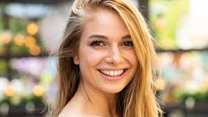 29,411 likes · 72 talking about this. Lola Weippert Is The New Rtl Hope She S Had Trouble With Farid Bang People De24 News English