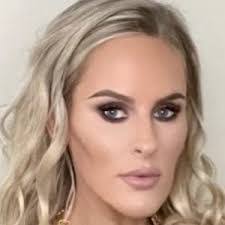 Alexis Parr's Instagram, Twitter & Facebook