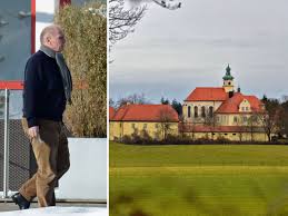 His current girlfriend or wife, his salary and his tattoos. Arger Um Den Knast Urlaub Aufstand In Hoeness Jva Fc Bayern