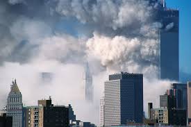 Fire and smoke billowing from the pentagon after hijackers crashed american airlines flight 77 into the building during the september 11, 2001, . Lg8e05m7eqvlbm