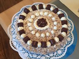 Discover the world of ferrero rocher, the product range, the brand and company history, and a wide collection of decoration ideas to enhance your festivities. Ferrero Kusschen Torte Kuchen Und Torten Ferrero Kusschen Kuchen