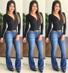 Calça Flare Esta Na Moda 2018 Dicas De Como Usar A Calca Flare Looks Femininos Looks Looks Com Calca Flare