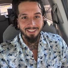 What food trucks and DJs are recommended for a wedding in Tampa?