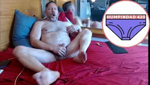 계단에서 자위행위를 하다가 이웃에게 들킬 뻔함