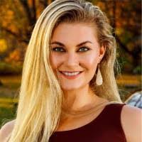 Danielle Shea's Instagram, Twitter & Facebook