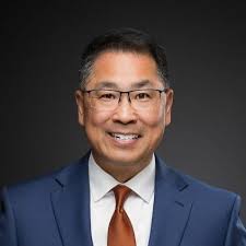 Love being back home, especially when I get to watch my dad do play-by-play  for the @chicagobulls . 🏀