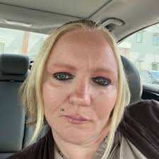 Does anyone know any families or churches who know parents who are  struggling this Christmas and aren't able to buy their kids Christmas  presents? DM me