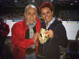 Steffi buchli left srf 2017 and since then has been program director and presenter at hockey private swiss sports channel mysports of upc switzerland. Steffi Buchli Pa Twitter Legende Rene Kiener Mit Diesem Maskeli Stand Der Mann Vor Ein Paar Jahrchen Im Hockeytor Ehcthunvsscbern Sihcup Http T Co Kvdtlyy6vj