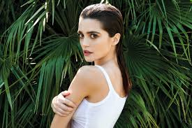 Joana isabel de alvim rodrigo pereira ribeiro (born 25 march 1992 in lisbon) is a portuguese actress. Joana Ribeiro A Musa Gq Vai Abrilhantar A Passadeira De Cannes Gqportugal Pt