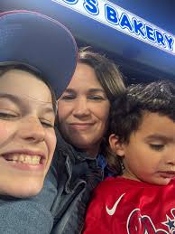 My husband and I were cracking up with the way this guy ran 😂 I took my  eyes off the screen for two seconds and I come back to this lol. I