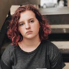 Zoe Finley's Instagram, Twitter & Facebook