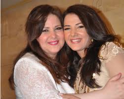 وطلبت الفنانة حضور جنازة زوجها دون أن يجري التأكد إن كانت قادرة على ذلك أم لا، حسب مواقع إعلامية. Ø¨Ø¹Ø¯ Ø¥ØµØ§Ø¨Ø© Ø§Ø¨Ù†ØªÙ‡Ù…Ø§ Ù†Ù‚Ù„ Ø³Ù…ÙŠØ± ØºØ§Ù†Ù… ÙˆØ¯Ù„Ø§Ù„ Ø¹Ø¨Ø¯Ø§Ù„Ø¹Ø²ÙŠØ² Ù„Ù„Ù…Ø³ØªØ´ÙÙ‰