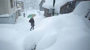 Neerslag van samengeklitte ijskristallen bij temperaturen rond of onder het vriespunt, in de vorm van zeskantige ijssterren. Kukj 0jfxksmim