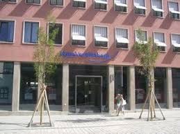 Sie weist eine bilanzsumme von fast 300 milliarden euro auf und ist somit die fünftgrößte bank in deutschland. Hypovereinsbank Regiowiki Niederbayern
