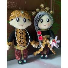 Jul 21, 2019 · halo sobat, dipostingan ini kami akan memberikan informasi populer mengenai tema acara halal bihalal. Boneka Pengantin Adat Jawa Hijab Shopee Indonesia