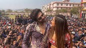 Helmed by luv ranjan, the film was a comedy one which soon had a franchise with two instalments released till date. Sara Ali Khan Kartik Aaryan Snapped Promoting Love Aaj Kal At Arya College Jaipur