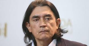El senador gustavo bolívar respondió a las acusaciones hechas por el actor bruno díaz, quien señaló al legislador de colombia humana de haberle robado a su hijo, que falleció sin recibir el pago de una deuda de más de 200 millones de pesos por la instalación de unos paneles solares en el hotel de. Senador Gustavo Bolivar Denuncio A Exoficial Del Ejercito Por Pedir Que Asesinen A Su Hijo Y A El Noticias Sobre Tecnologia Tutoriales Y Celulares