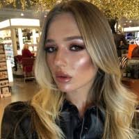 Dolly Andrews's Instagram, Twitter & Facebook