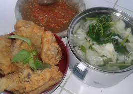 Tengok cara membuat bobor bayam yang lezat dan mudah dibuat berikut ini. Resep Ayam Tepung Sambal Tomat Sayur Kuah Bayam Dari Tyas Luthfiani Resep Lengkap