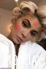 Finish with a misting of medium hold hair spray. Kylie Jenner Borrows A Hairstyle From 1950s Sex Symbol Marilyn Monroe Daily Mail Online