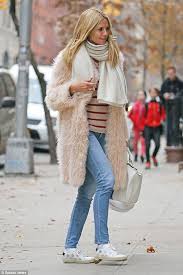 Create silver starlets rikki sets style with after effect, cinema 4d, 3ds max, apple motion or photoshop. Heidi Klum Looks Snug In Pink Fluffy Coat And Oversized Scarf In Nyc Daily Mail Online